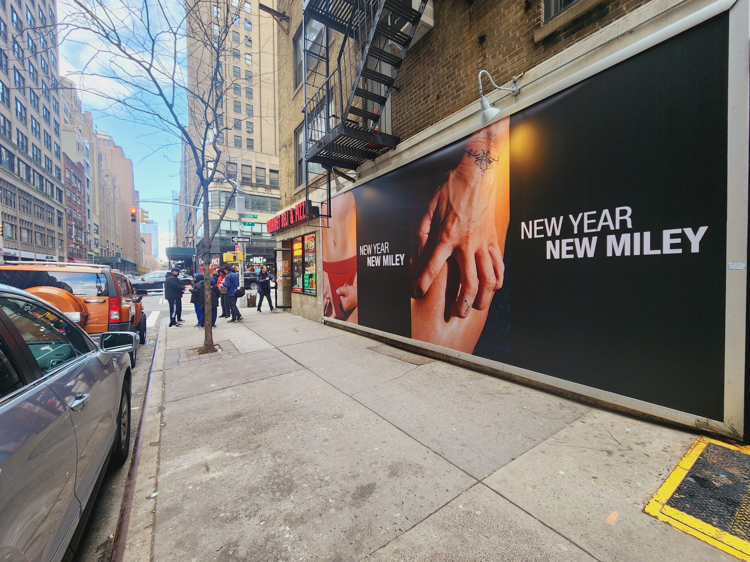 Miley Cyrus OOH Advertising Flowers NYC 7th Ave and 29th Street