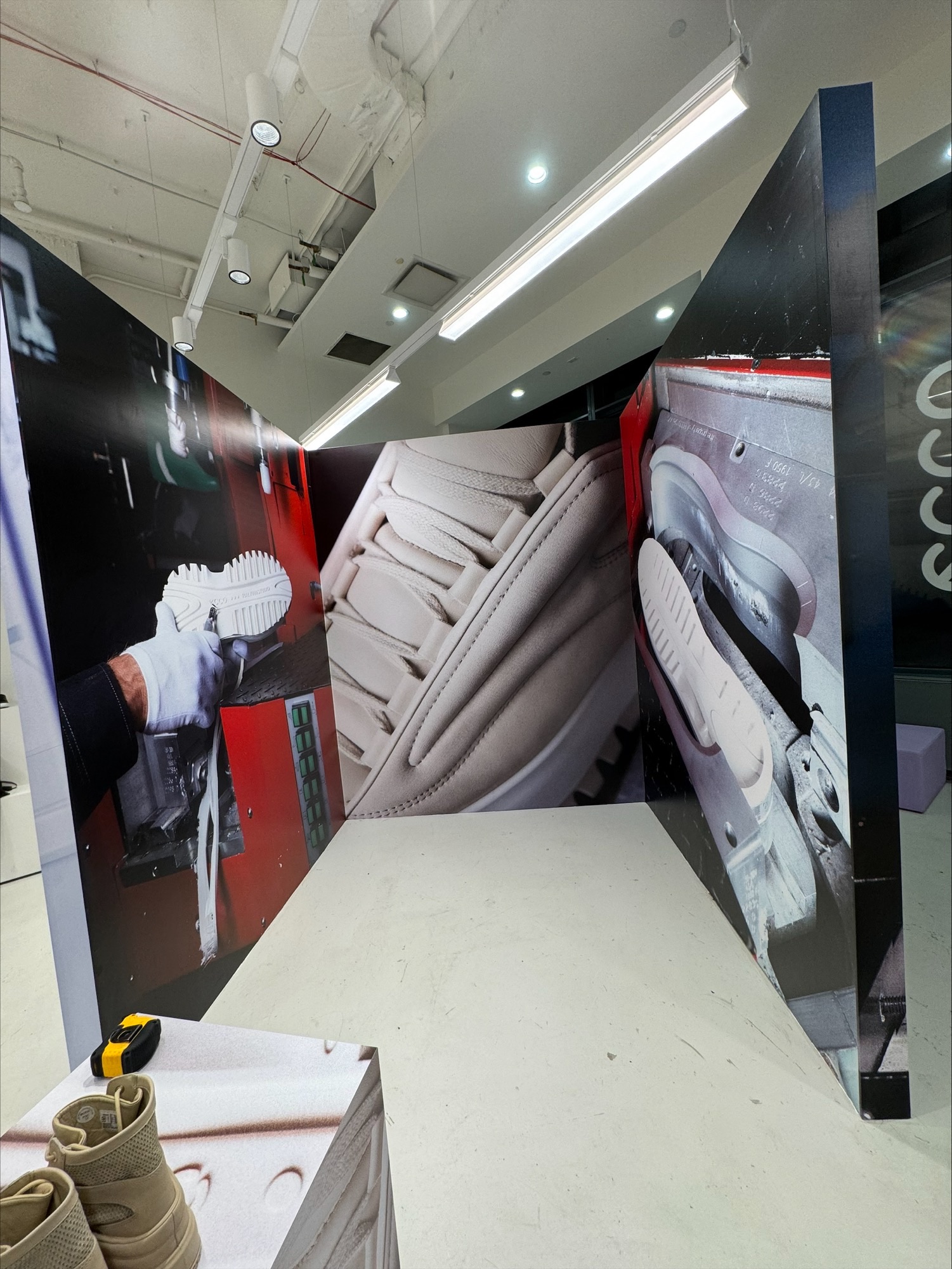 ECCO Custom Wraps 3D Box SoHo NYC OOH Advertising Interior